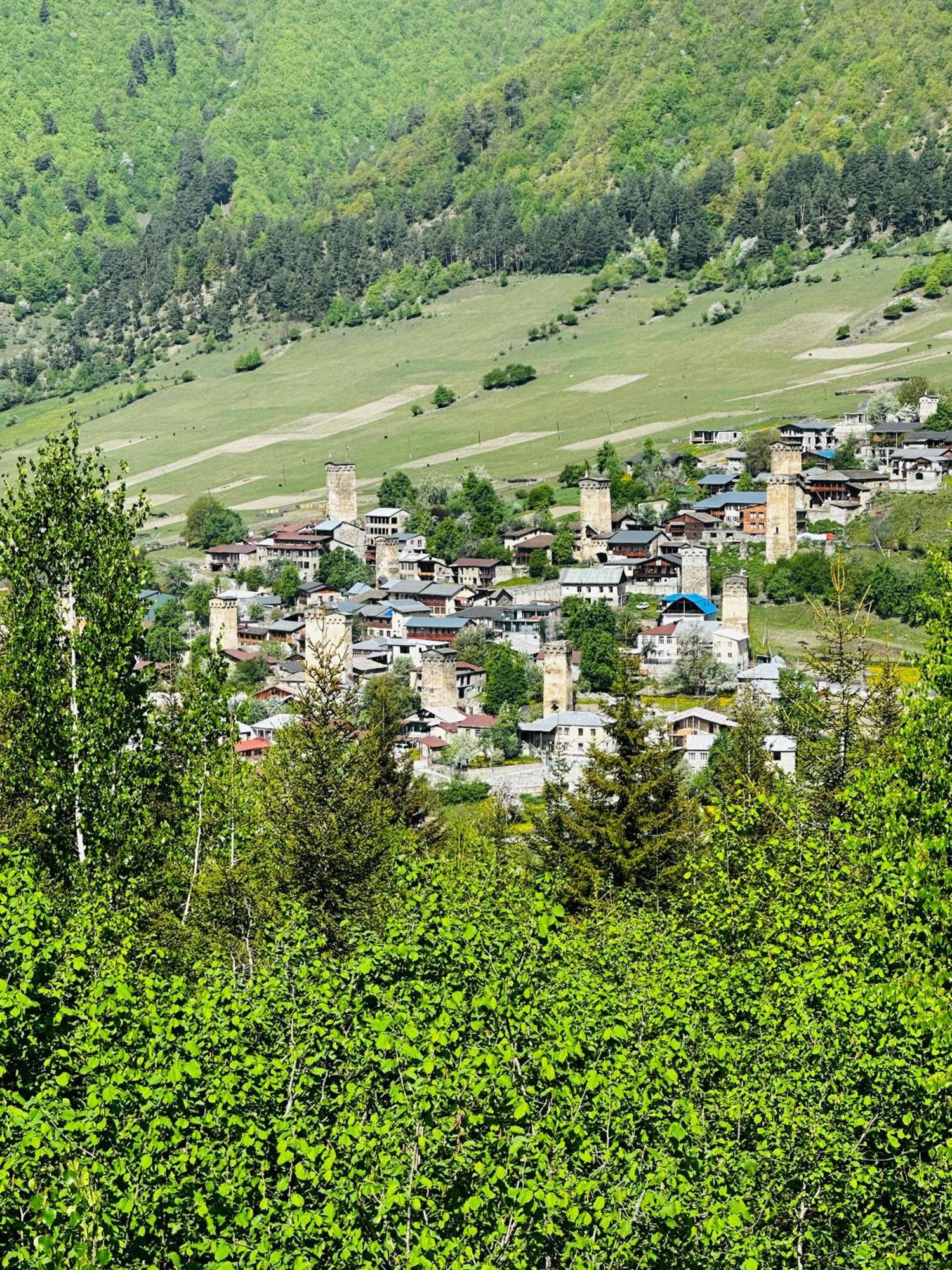 Hotel "Panorama" Kakhri à Mestia Extérieur photo